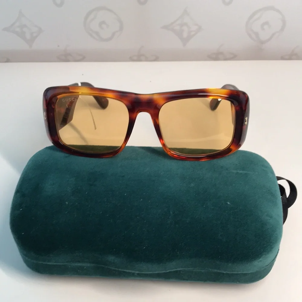 New Authentic Gucci Tortoiseshell Sunglasses with Brown Lenses GG1251s 002